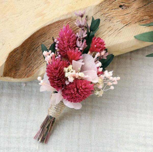 Boutonnières de fleurs stabilisées