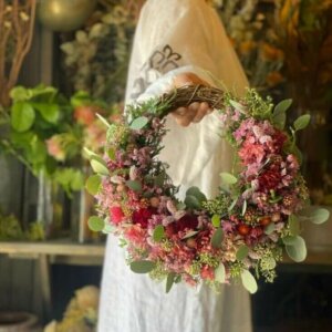 Couronne panière de fleurs stabilisées