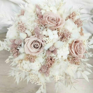 Bouquet de mariée en fleurs stabilisées blanc et mauve