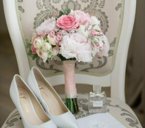 Bouquet de mariage fleurs fraîches : tons rose et blanc