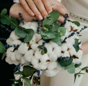 Bouquet de mariée en fleurs stabilisées lavande et coton