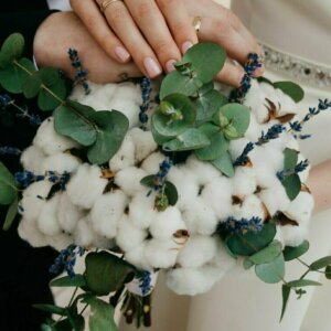 Bouquet de mariée en fleurs stabilisées lavande et coton