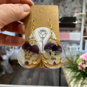 Boucles d’oreilles fleuries avec violettes