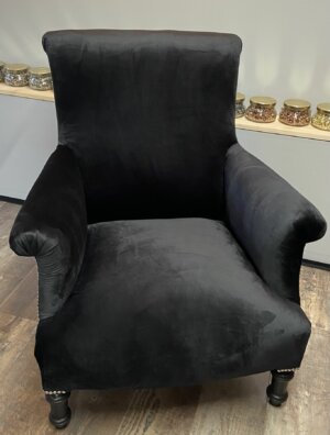 The fauteuil anglais uni velours noir